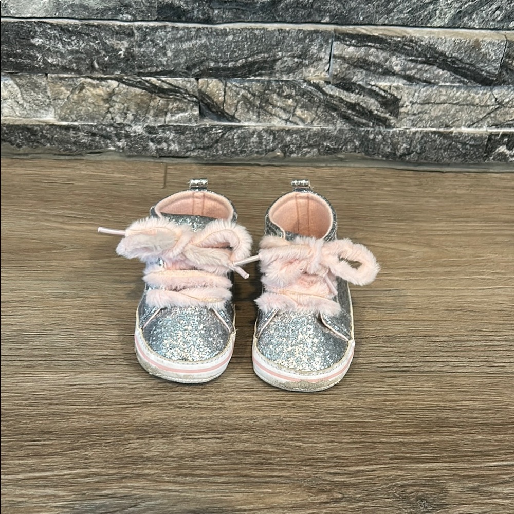 Rising Star infant 9-12 month Glittery‎ Silver and Pink Shoes